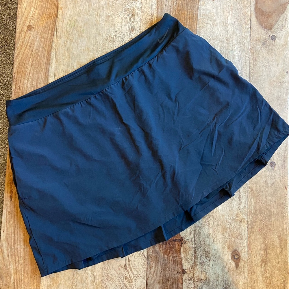 Nike dri fit size large golf skirt with shorts EUC black